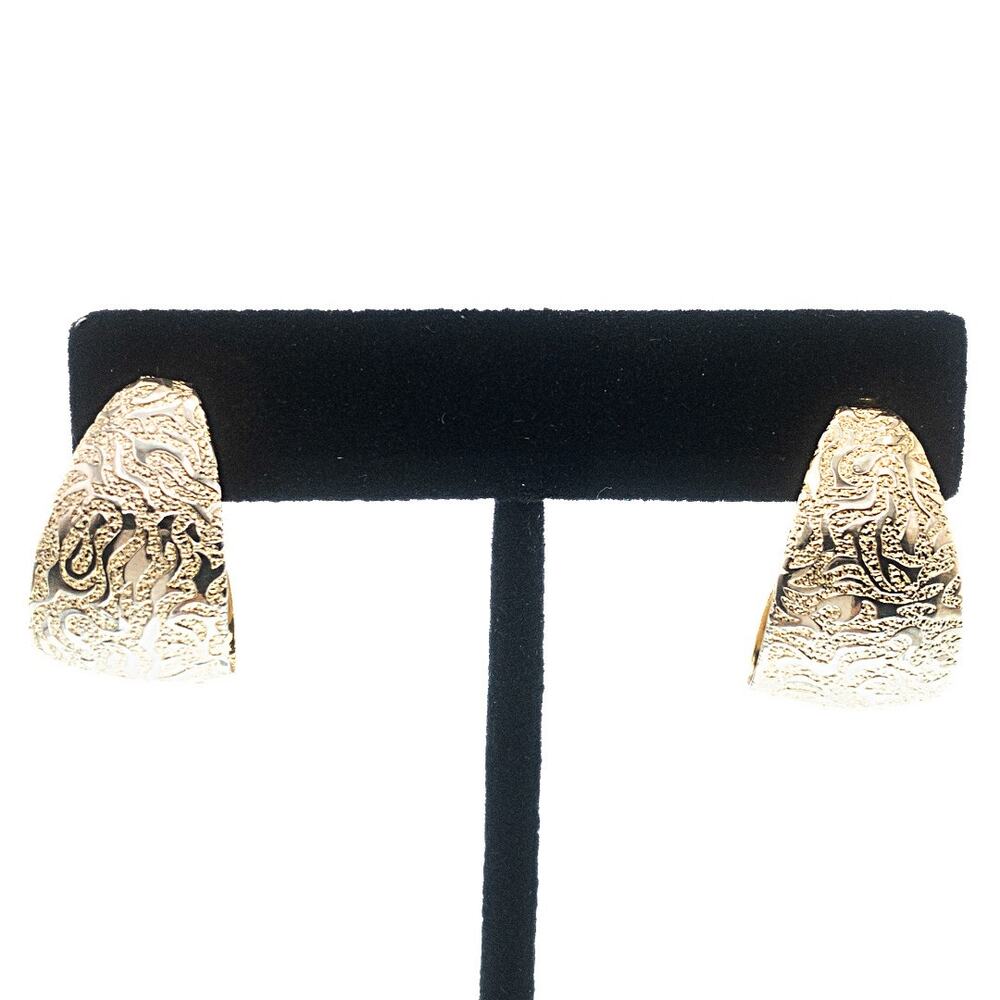 Vintage Gold Tone Textured Clip On Hoop Earrings Abstract Etched 1”
